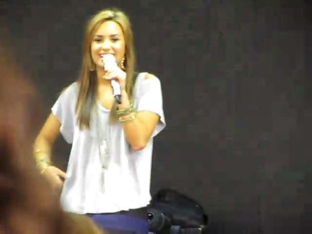 bscap0100 - Demi Lovato answers questions soundcheck 09 01 10