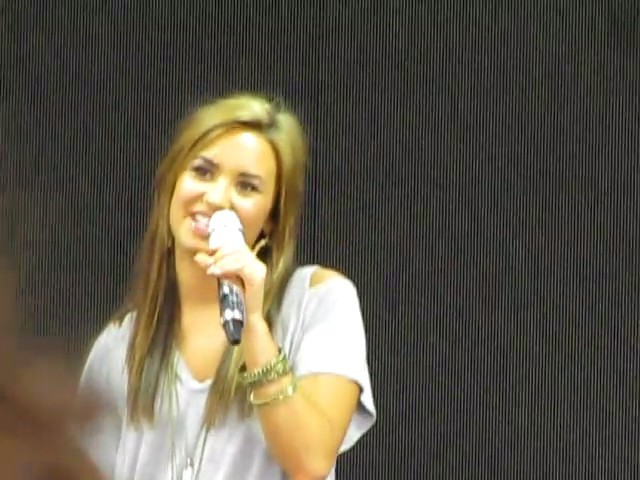 bscap0107 - Demi Lovato answers questions soundcheck 09 01 10