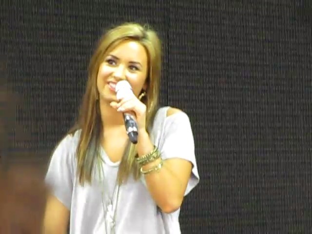 bscap0108 - Demi Lovato answers questions soundcheck 09 01 10