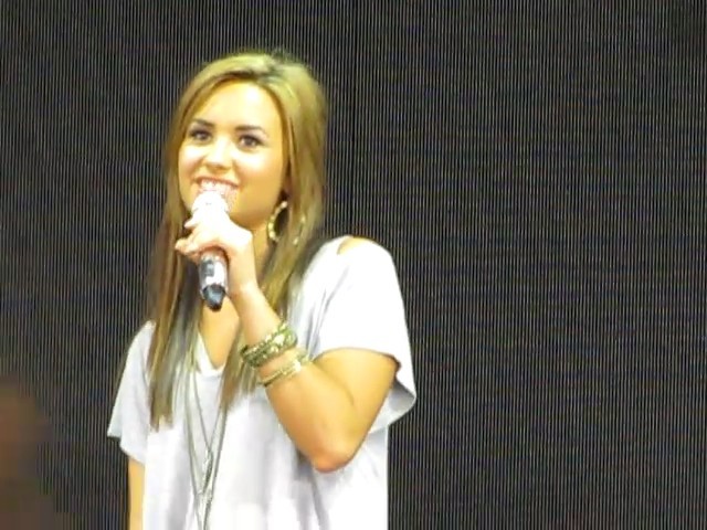 bscap0110 - Demi Lovato answers questions soundcheck 09 01 10