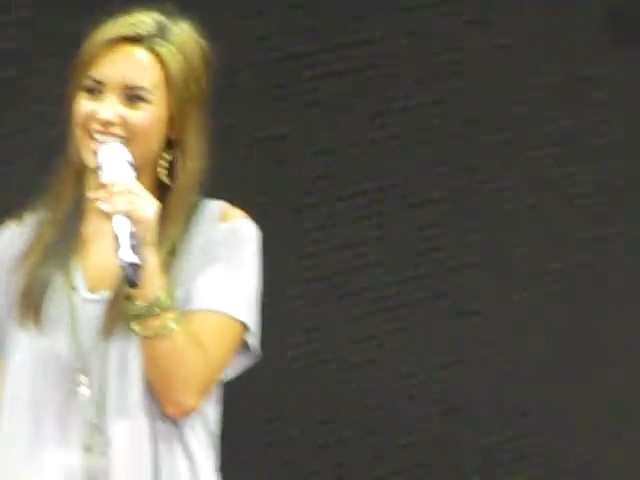 bscap0112 - Demi Lovato answers questions soundcheck 09 01 10