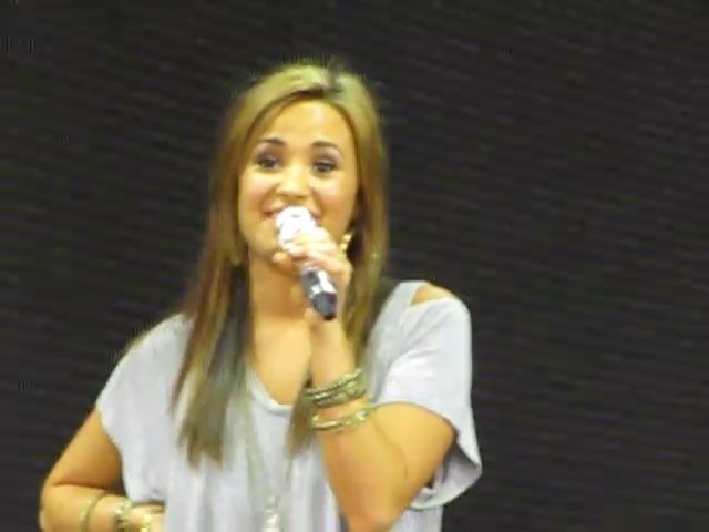 bscap0114 - Demi Lovato answers questions soundcheck 09 01 10