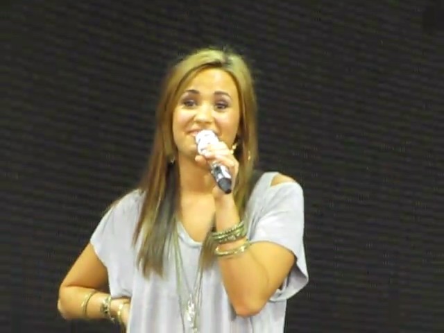 bscap0115 - Demi Lovato answers questions soundcheck 09 01 10