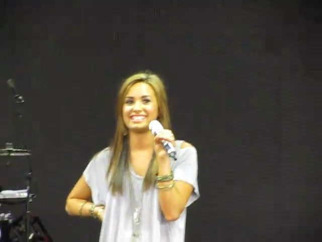 bscap0124 - Demi Lovato answers questions soundcheck 09 01 10