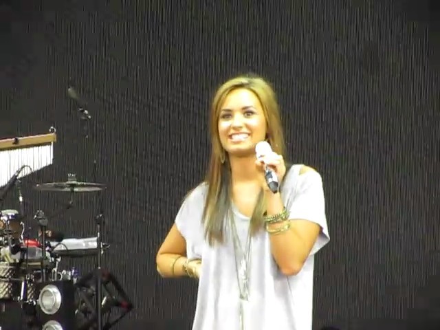 bscap0127 - Demi Lovato answers questions soundcheck 09 01 10