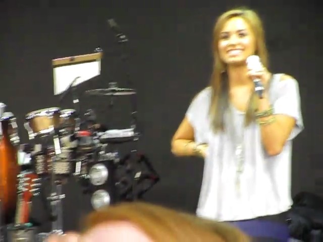 bscap0129 - Demi Lovato answers questions soundcheck 09 01 10