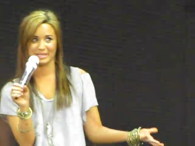 bscap0425 - Demi Lovato answers questions soundcheck 09 01 10