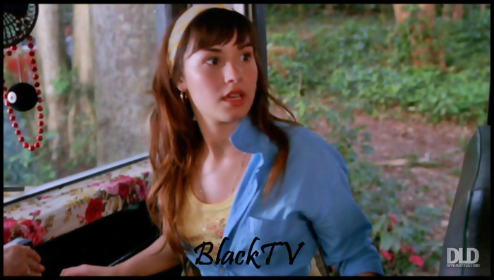 Te-a cam plictisit vorbind numai de ea, nu?