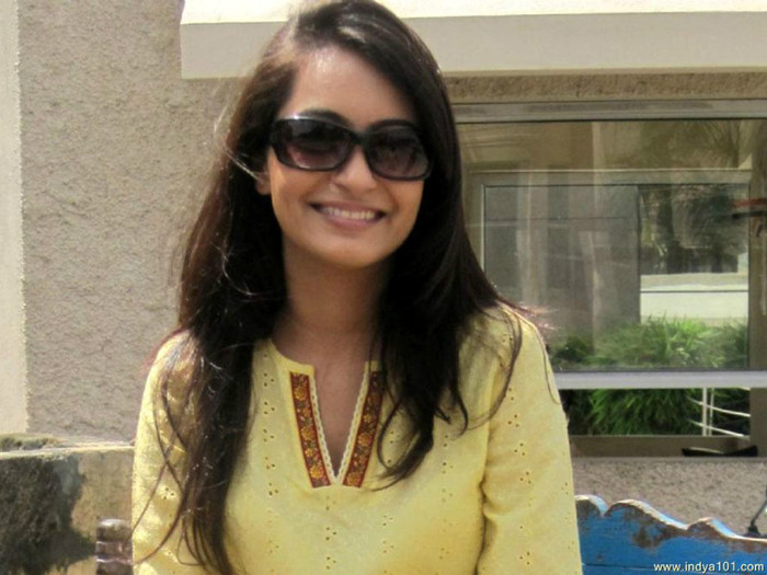 Anisha_Kapur_Wallpaper_1_vjuxo_Indya101(dot)com