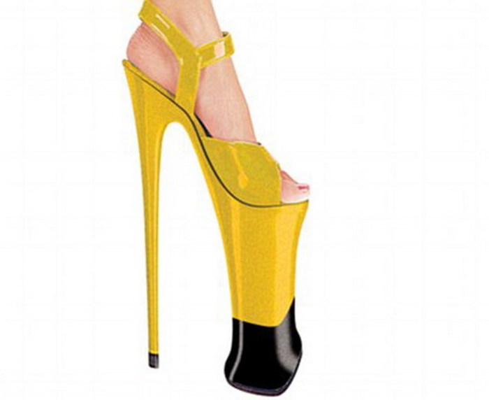 lady-gaga-are-motive-de-bucurie-s-au-inventat-pantofii-cu-cel-mai-mare-toc-din-lume_size1 - poze amuzante