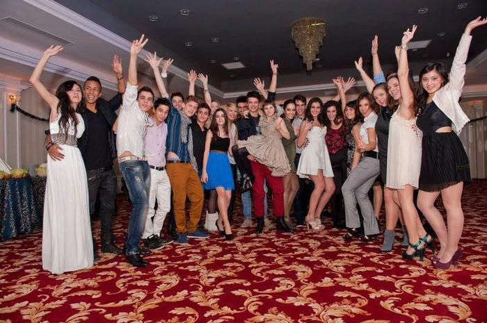 alina are 18 anisori; alina majorat
