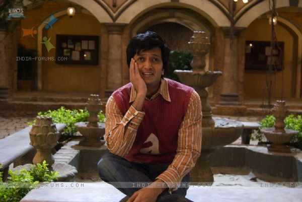 39315-ritesh-deshmukh-constantly-looking-to-jacqueline