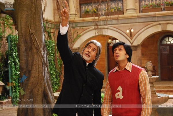 39319-a-still-of-amitabh-bachchan-and-ritesh-deshmukh