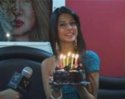 295058_142603162534449_100003542989903_156417_312288761_a - jennifer winget 4