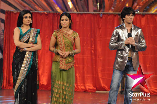 35408_125204337522670_120525887990515_125576_6492287_n - Hina Khan