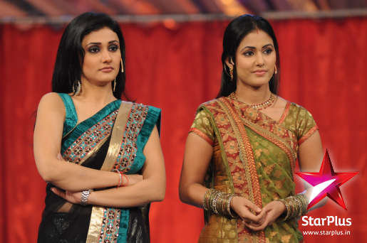 35408_125204340856003_120525887990515_125577_3835097_n - Hina Khan