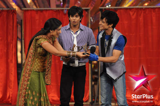 35408_125204347522669_120525887990515_125579_7387802_n - Hina Khan