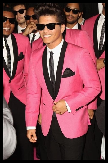 Bine. Am un cadou pentru voi!