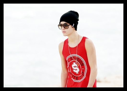 Cum o cheama pe fata si cum arata?