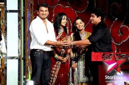 548329_295006297250247_100002226369844_654413_1296617653_n - sara khan 5