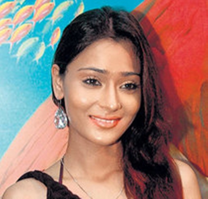 sara khan - c-india