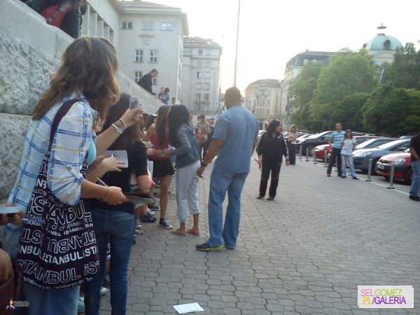 normal_tumblr_m3m9byCS391rq31q9o3_1280 - 6 05 2012 Selena outside the hotel in Bulgaria