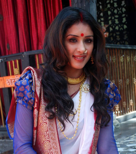 Samiksha-Singh-Nilanjana-Roy-in-Yahaan-Main-Ghar-Ghar-Kheli - Zaara