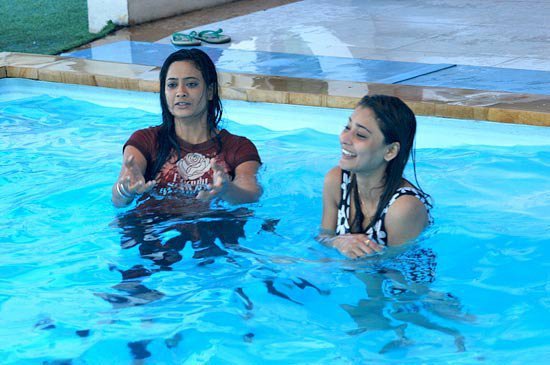 163239_174920845873370_165885943443527_420064_8167918_n - sara khan 5