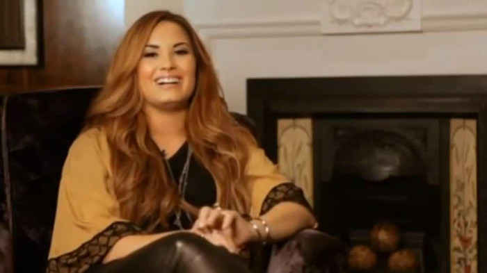 Demi Lovato Fans Questions!  (2012) 0504 - Demi - Fans Questions 2012 Part oo1