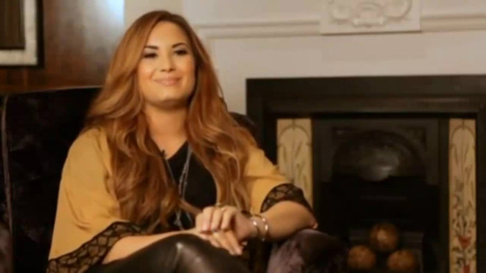 Demi Lovato Fans Questions!  (2012) 0513 - Demi - Fans Questions 2012 Part oo1