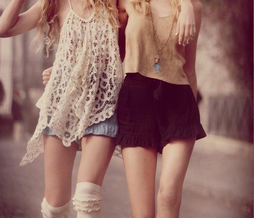 le aresteaza pe Lisa si LAURA