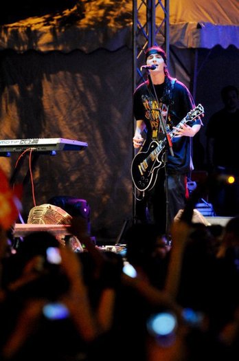 285297_106237169475136_100002665607270_34955_1298997_n