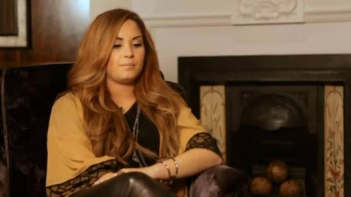 Demi Lovato Fans Questions!  (2012) 2012 - Demi - Fans Questions 2012 Part oo4