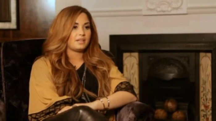 Demi Lovato Fans Questions!  (2012) 2159 - Demi - Fans Questions 2012 Part oo4