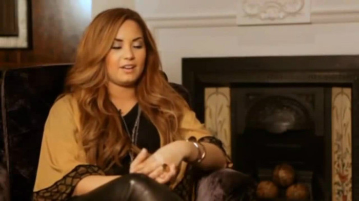 Demi Lovato Fans Questions!  (2012) 2979 - Demi - Fans Questions 2012 Part oo5