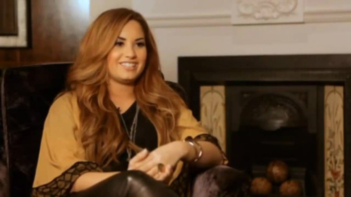 Demi Lovato Fans Questions!  (2012) 3016 - Demi - Fans Questions 2012 Part oo6