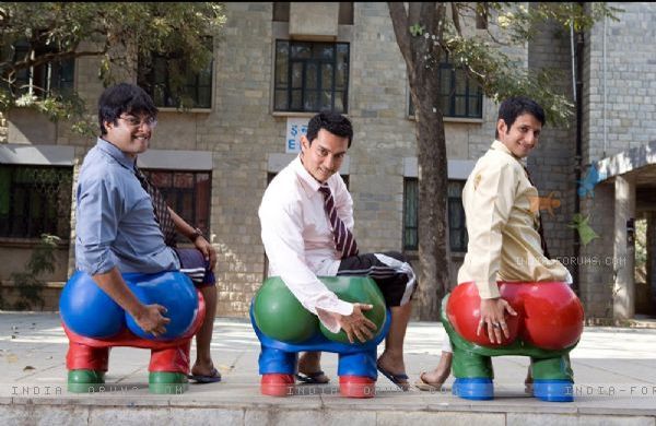 40220-aamir-khan-r-madhavan-and-sharman-joshi-in-the-movie-3-idiots