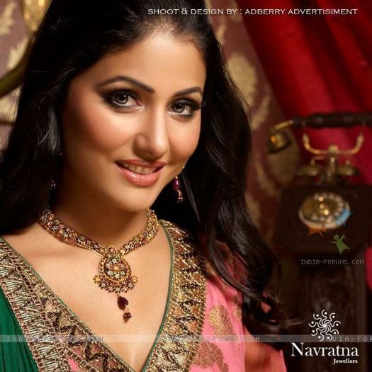  - 0 Hina Khan