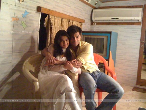 165789-karan-singh-grover-and-jennifer-winget