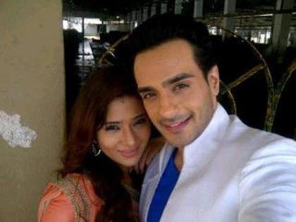 539997_284421924983699_100002476828719_612760_2042002531_n - sara khan 5