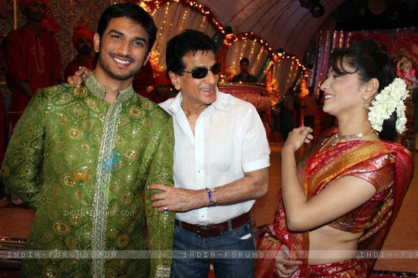 196057-sushant-singh-rajput-ankita-lokhande-with-jitendra-kapoor - x-Sushant Singh Rajput and Ankita Lokhande -x