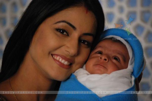 182062-akshara-with-her-new-born-baby-boy-in-tv-show-ye-rishta-kya-keh