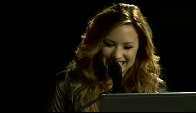 bscap0005 - Demi Lovato Z100 Livechat - Poland