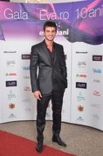 71956238_YXQBLCB3[1]