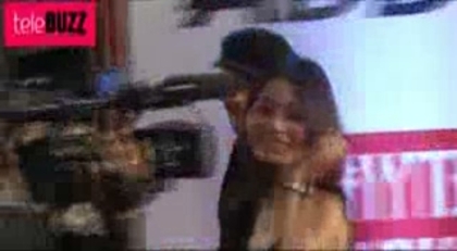 00_00_18 - sara khan 5
