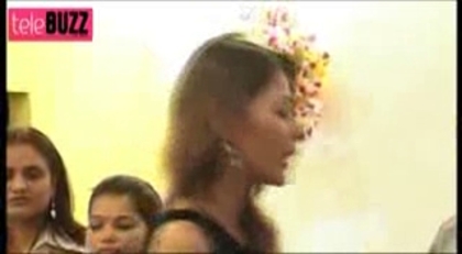 00_00_56 - sara khan 5
