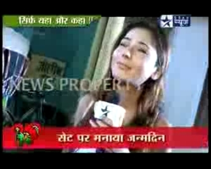 00_01_24 - Sara Khan celebrates birthday