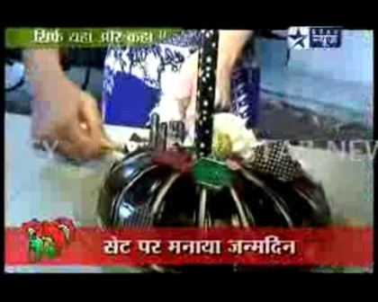 00_01_29 - Sara Khan celebrates birthday
