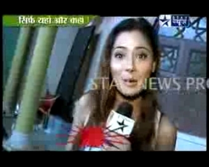 00_01_44 - Sara Khan celebrates birthday