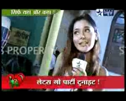 00_01_14 - sara khan 5